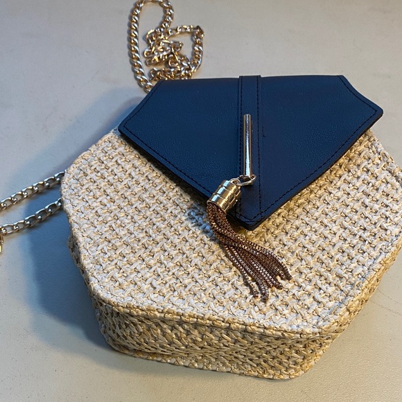 Elegant Black and Tan Crossbody Bag with Gold Chain - Picture 3 of 4